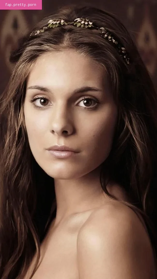 Caitlin Stasey - Photo #11