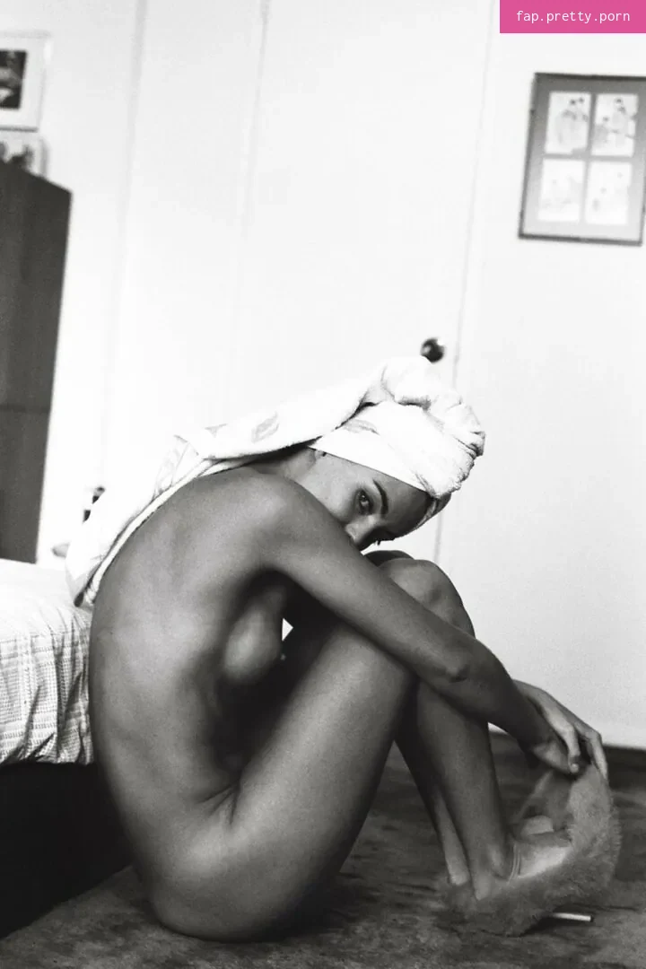 Caitlin Stasey - Photo #68