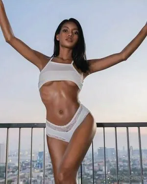 Chloe Saat
