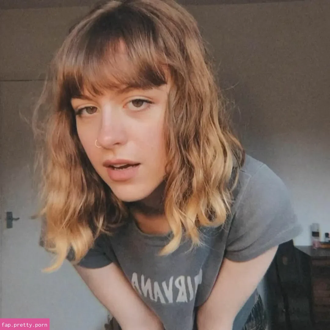 Chloe Slater - Photo #02
