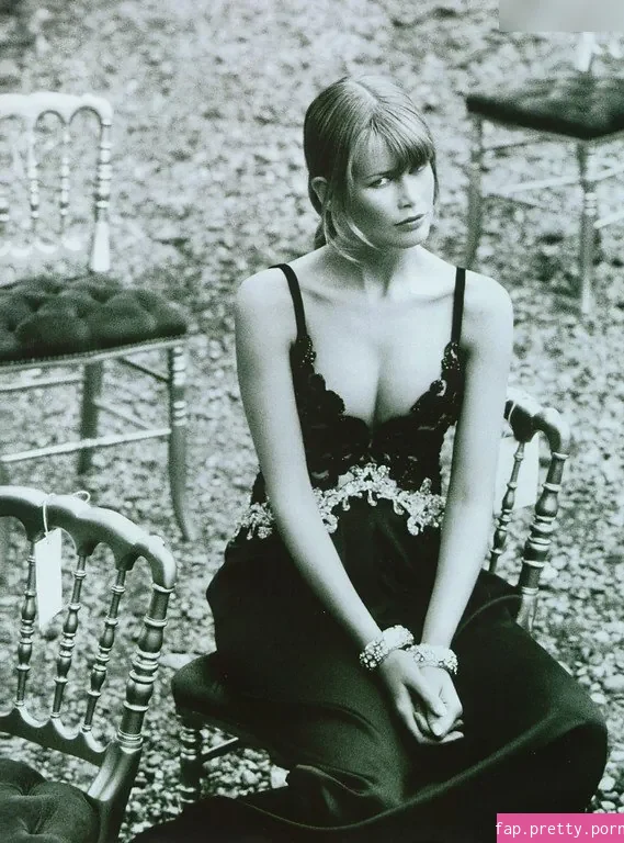 Claudia Schiffer - Photo #22