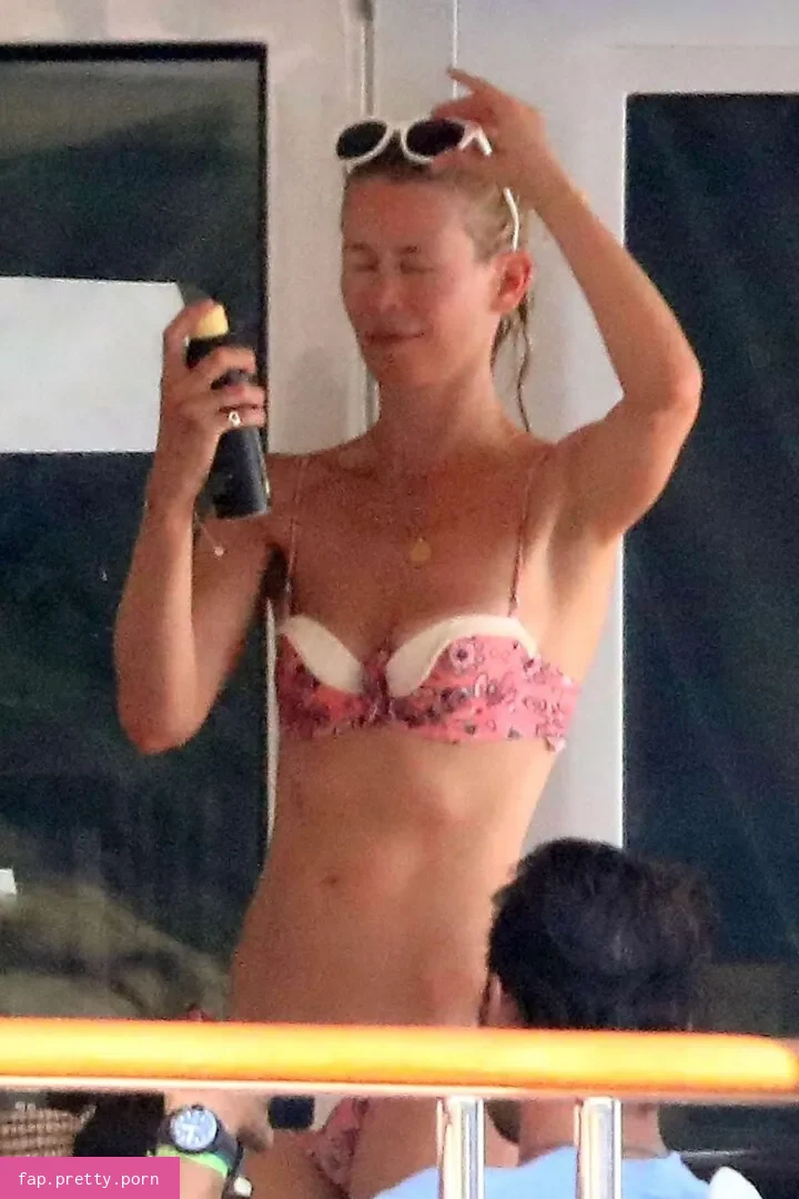Claudia Schiffer - Photo #93