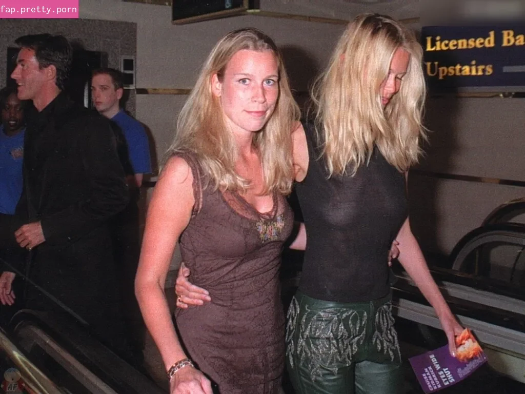 Claudia Schiffer - Photo #25