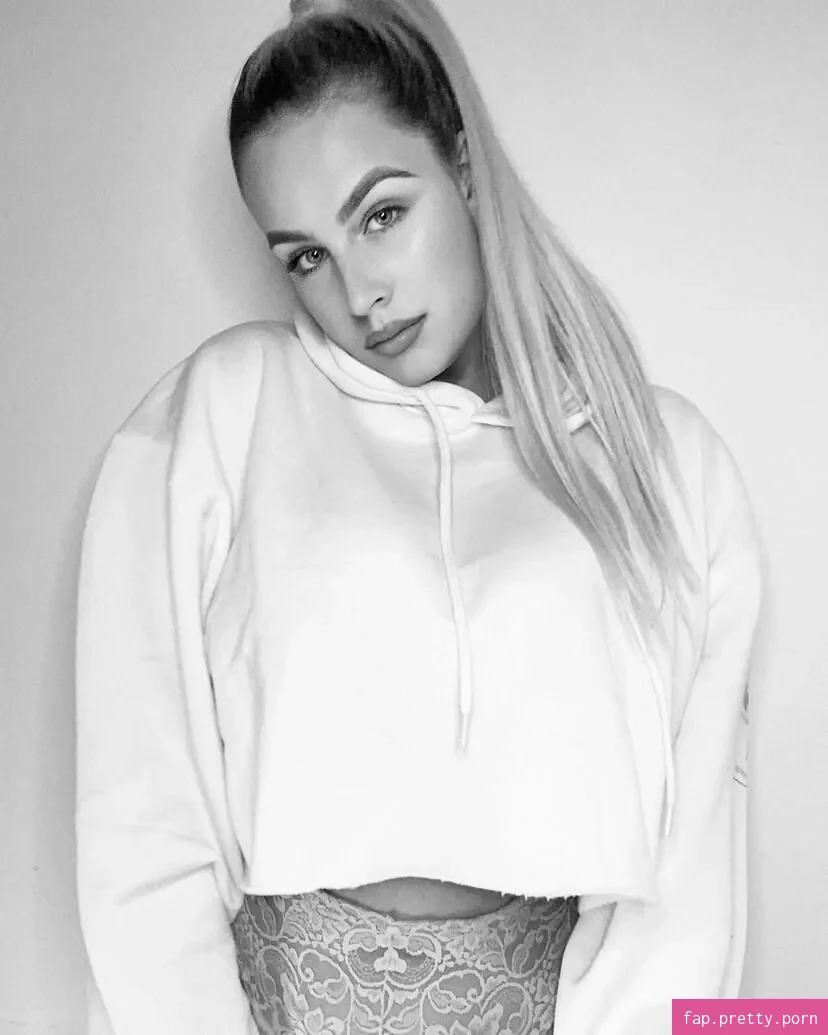 Courtney Steadman - Photo #40