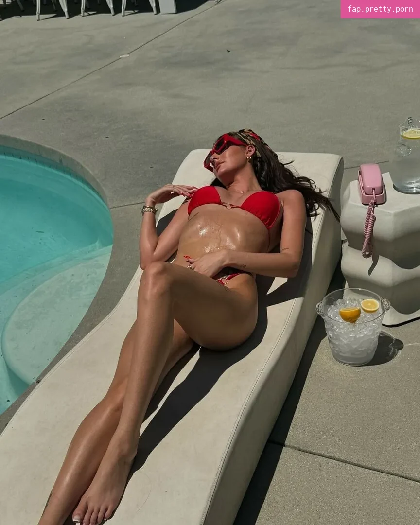 Chloe Veitch - Photo #02
