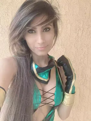 Cristina Vee