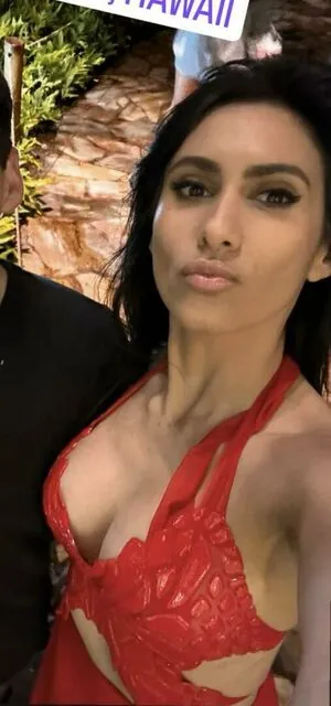 Cristina Vee