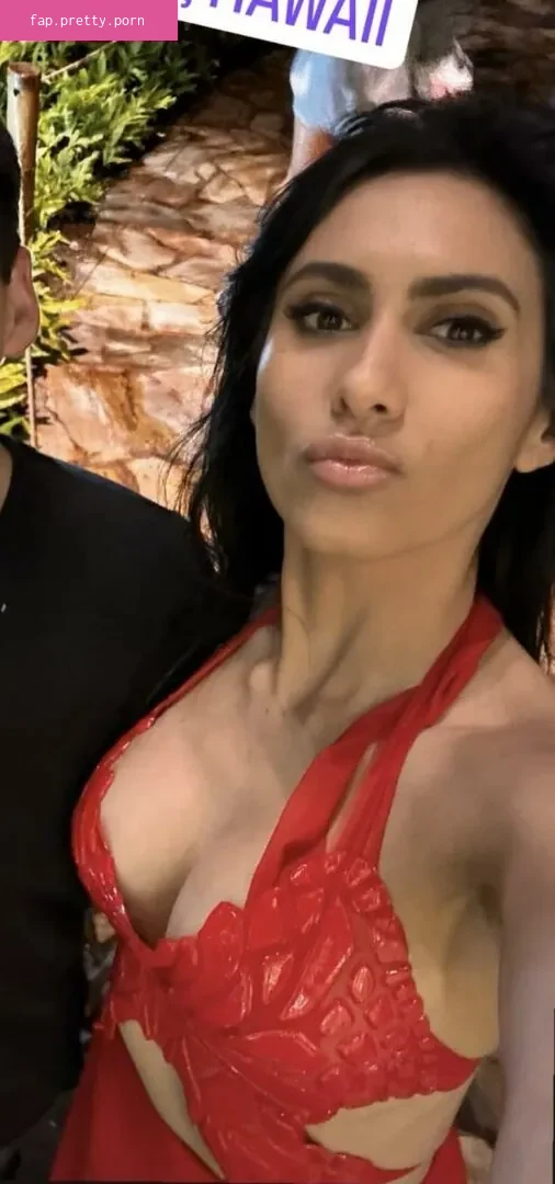 Cristina Vee - Photo #33