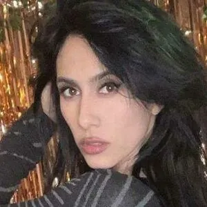 Cristina Vee
