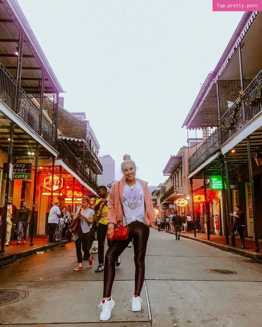 Caroline Wall - Photo #52