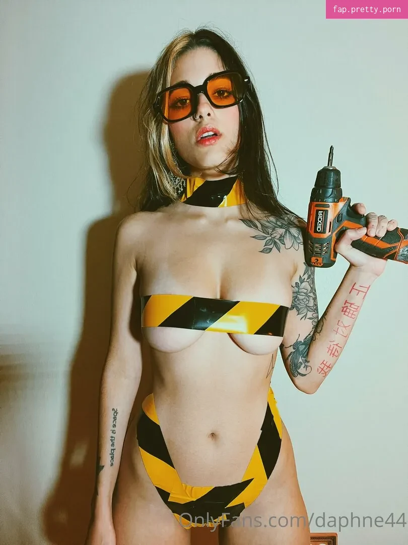 daphne44 - Photo #01