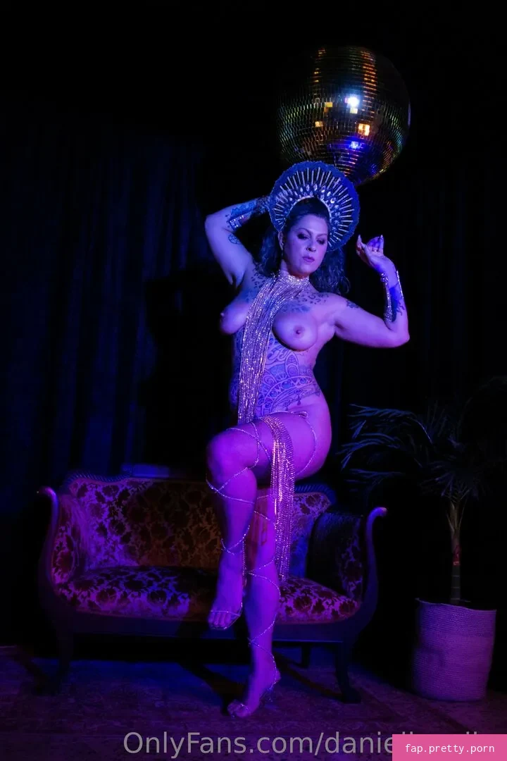 Danielle Colby - Photo #37