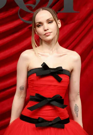 Dove Cameron