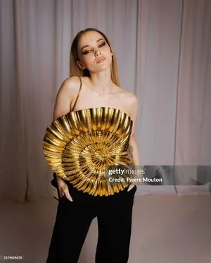 Dove Cameron