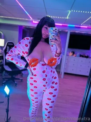 delilahmoonxtra