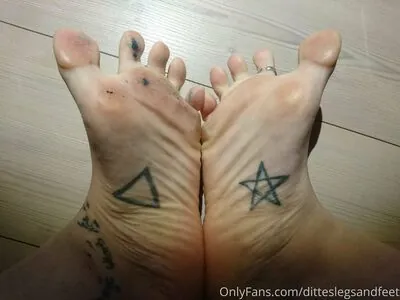 ditteslegsandfeet