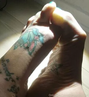 ditteslegsandfeet