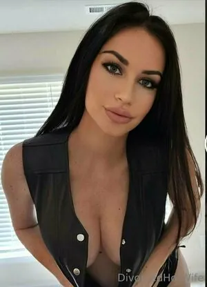 divorcedhotwife
