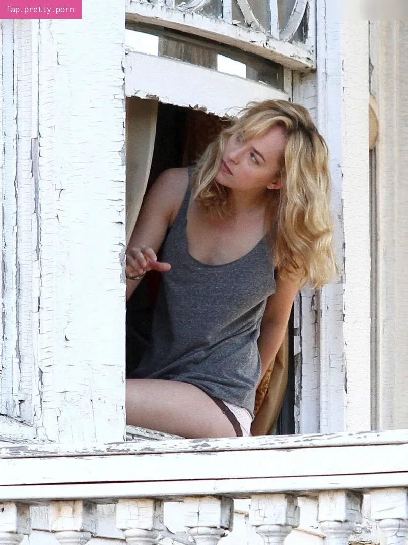 Dakota Johnson - Photo #00