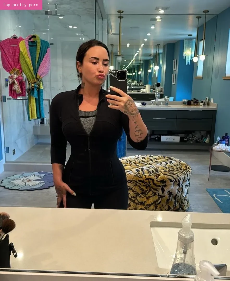 Demi Lovato - Photo #02