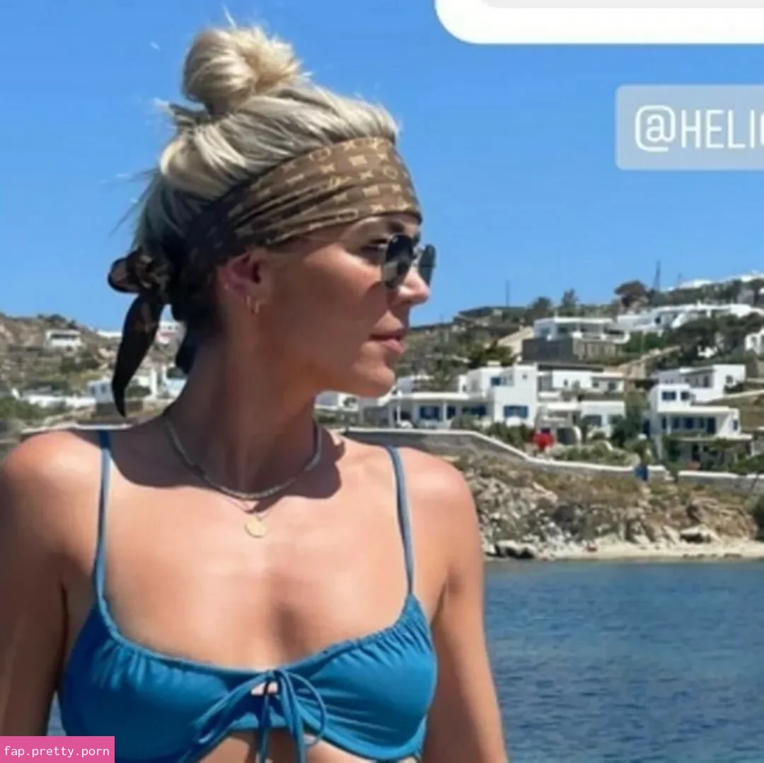 Danni Menzies - Photo #92