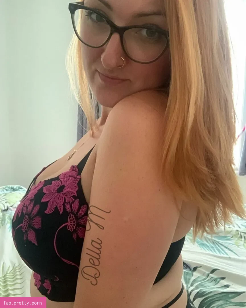 Della M - Photo #85