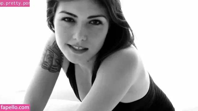 Daniella Pineda - Photo #42