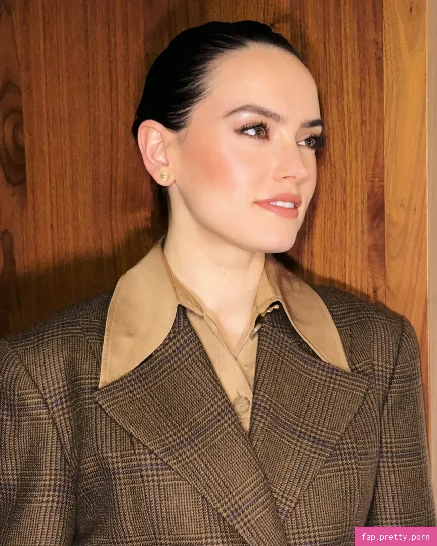 Daisy Ridley - Photo #01