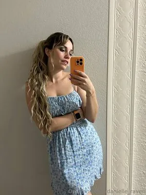 danielle_raven