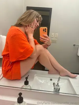 danielle_raven