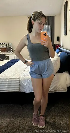 danielle_raven