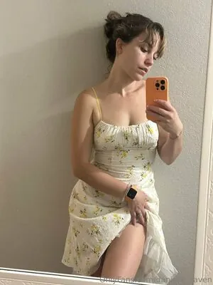 danielle_raven