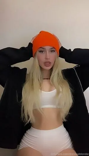 Dressupblondie