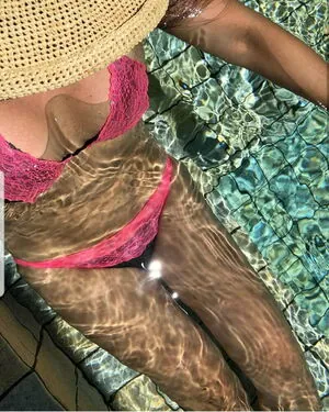 Dr Sandra Lee