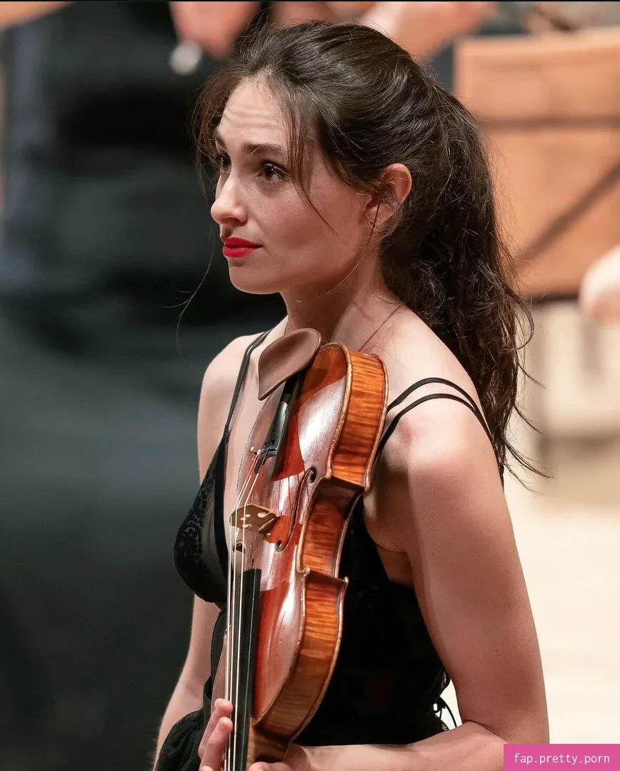 Esther Abrami - Photo #12