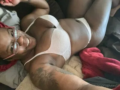 ebonyglutes01