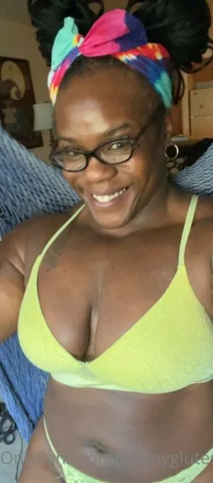 ebonyglutes01