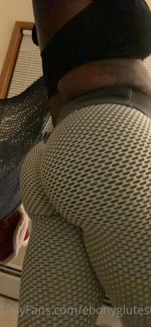 ebonyglutes01