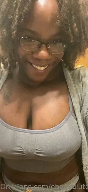 ebonyglutes01