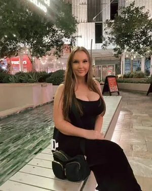 Ella B