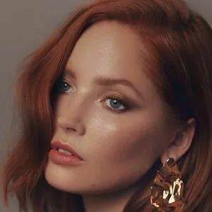 Ellie Bamber