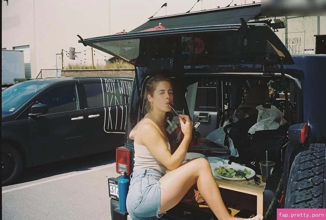 Emily Bett Rickards - Photo #24