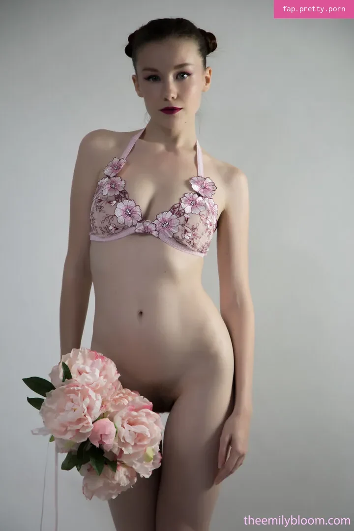 Emily Bloom - Photo #20