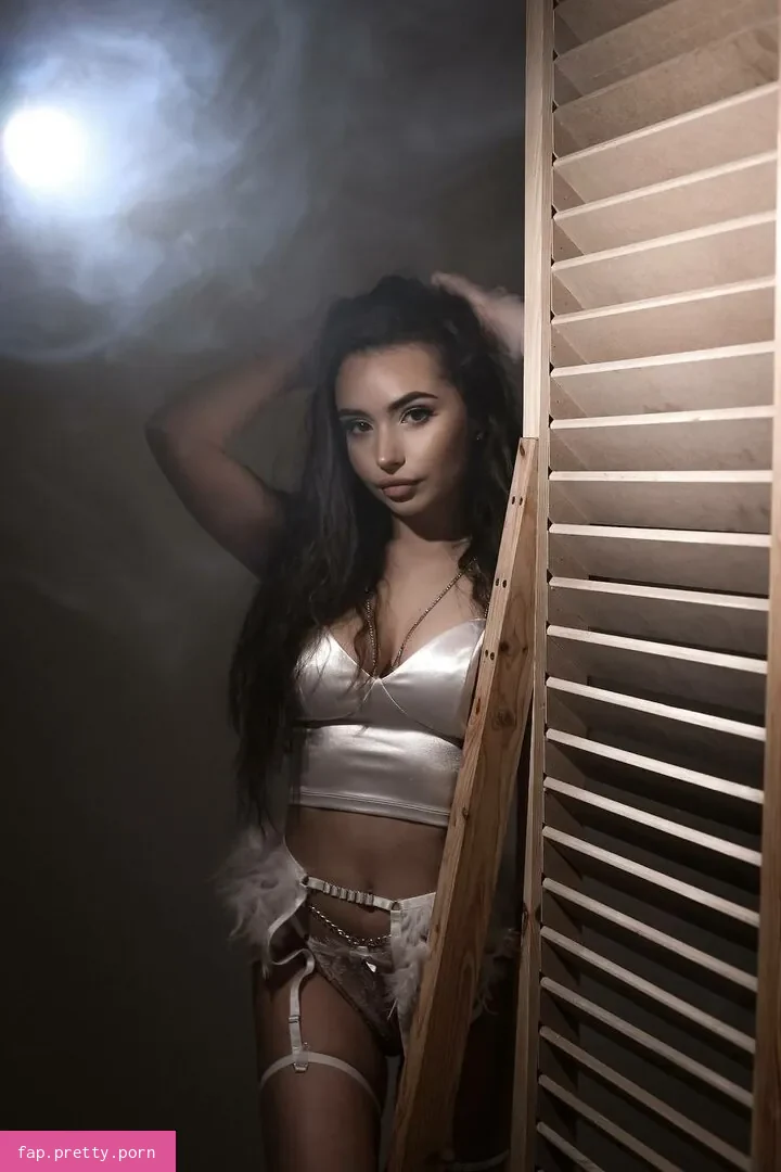 Erika Bell - Photo #47