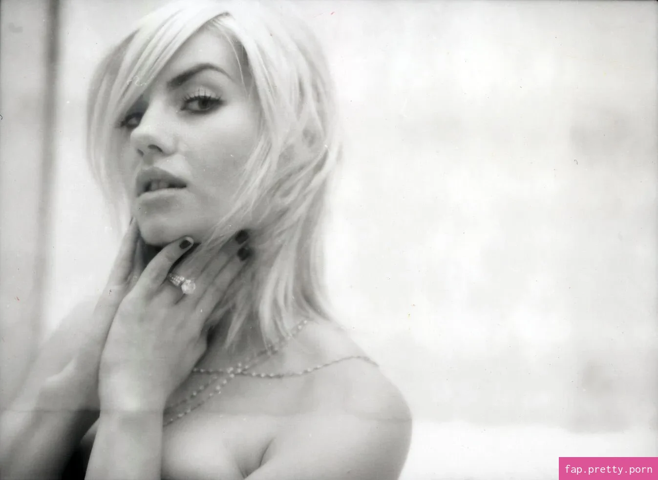 Elisha Cuthbert - Photo #58