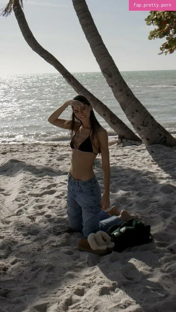 Emily Canham - Photo #13