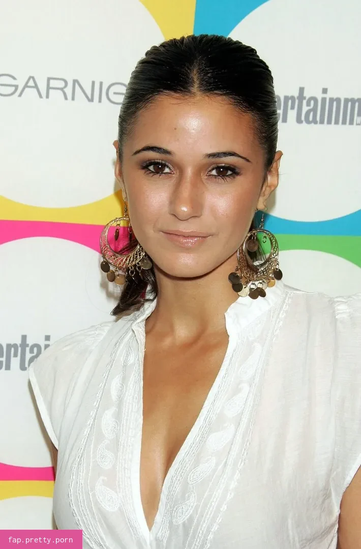 Emmanuelle Chriqui - Photo #04