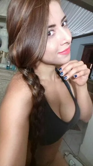 Elda De La Torre content