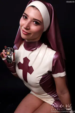 Eva De Vil
