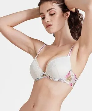 Eve Dumon